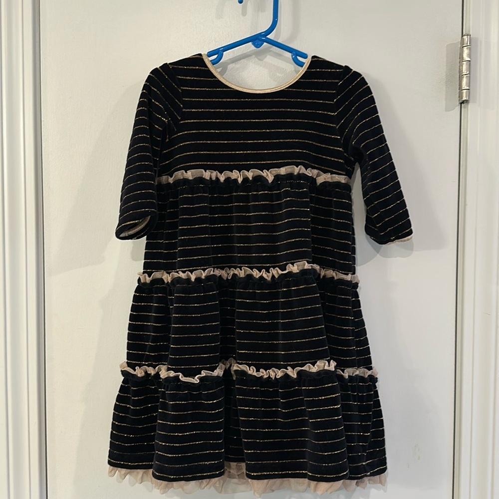 Girls Hanna Andersson Holiday dress
Size 100 / 4